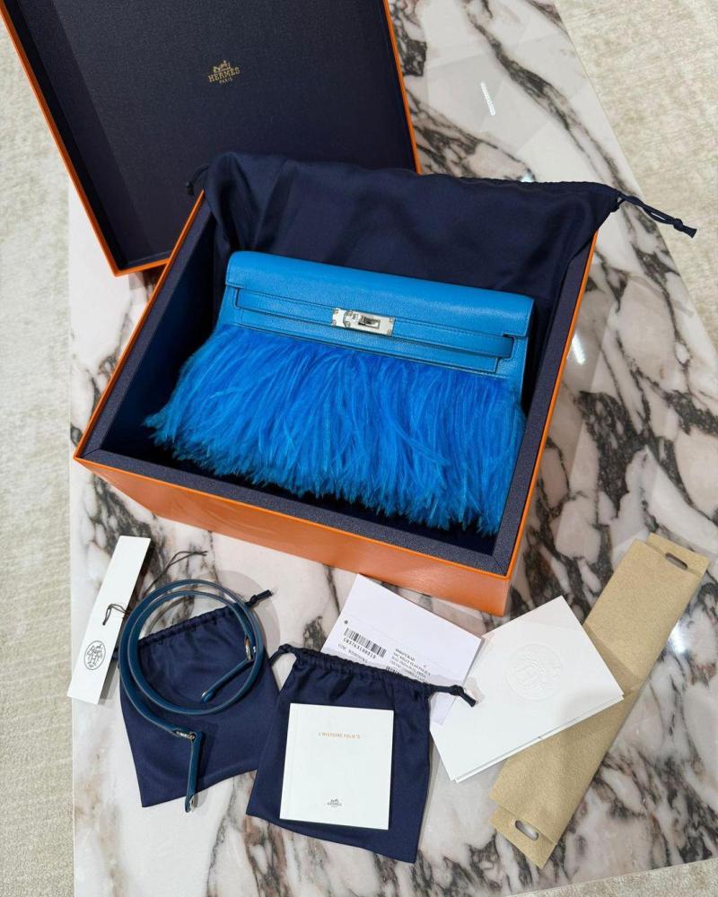 Kelly elan feathers 27cm chevre leather .