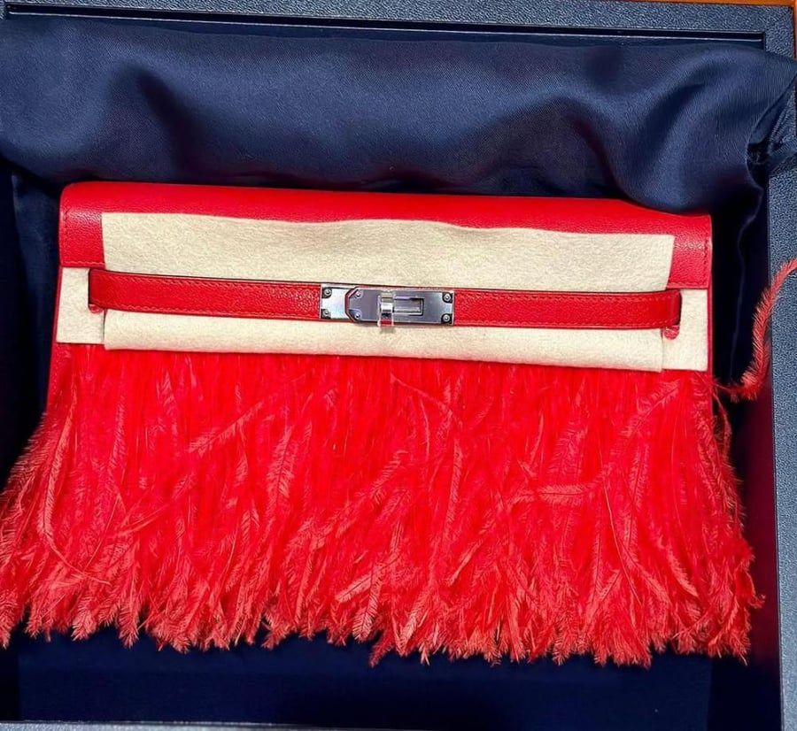 Kelly elan feathers 27cm chevre leather .