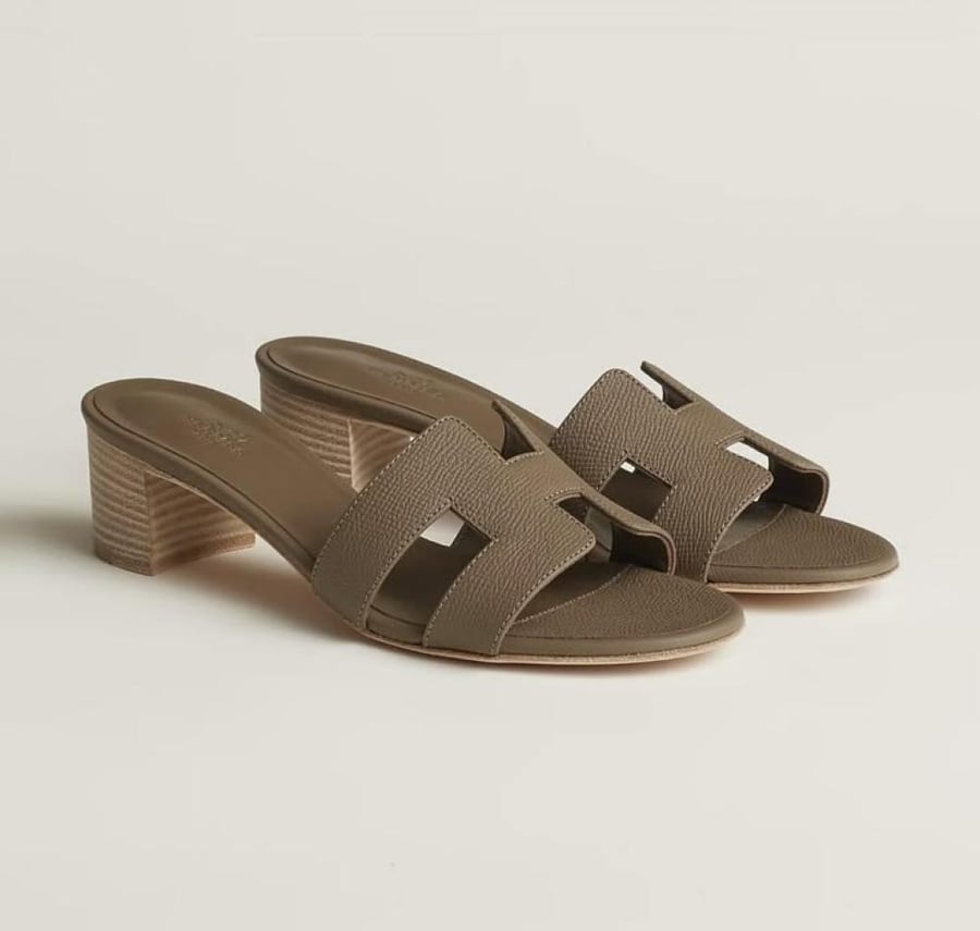 oasis sandal .