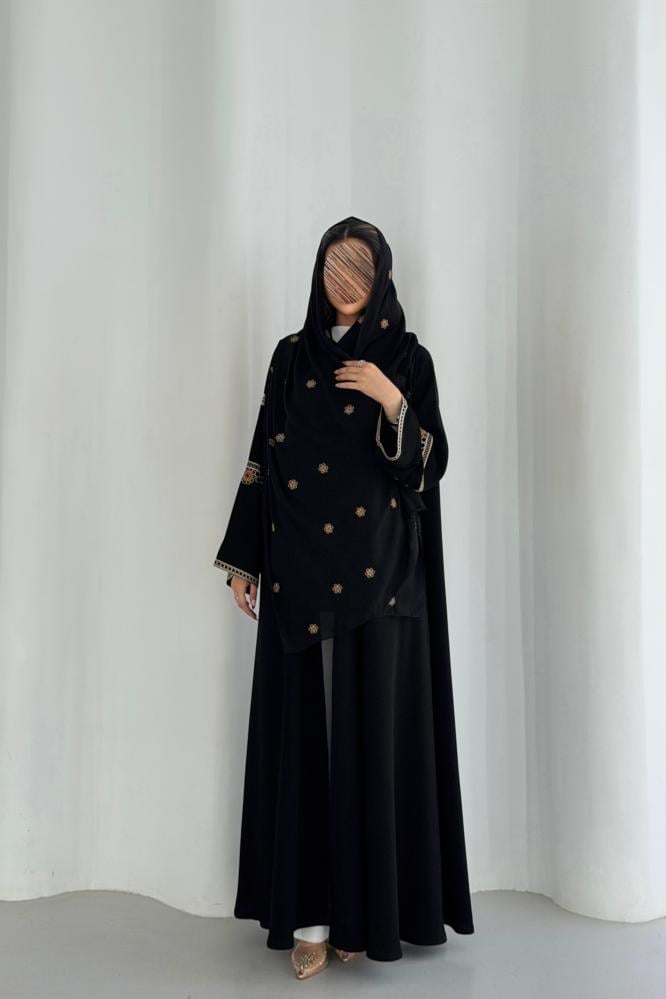 عباية كريب ملكي فخم مع تطريز