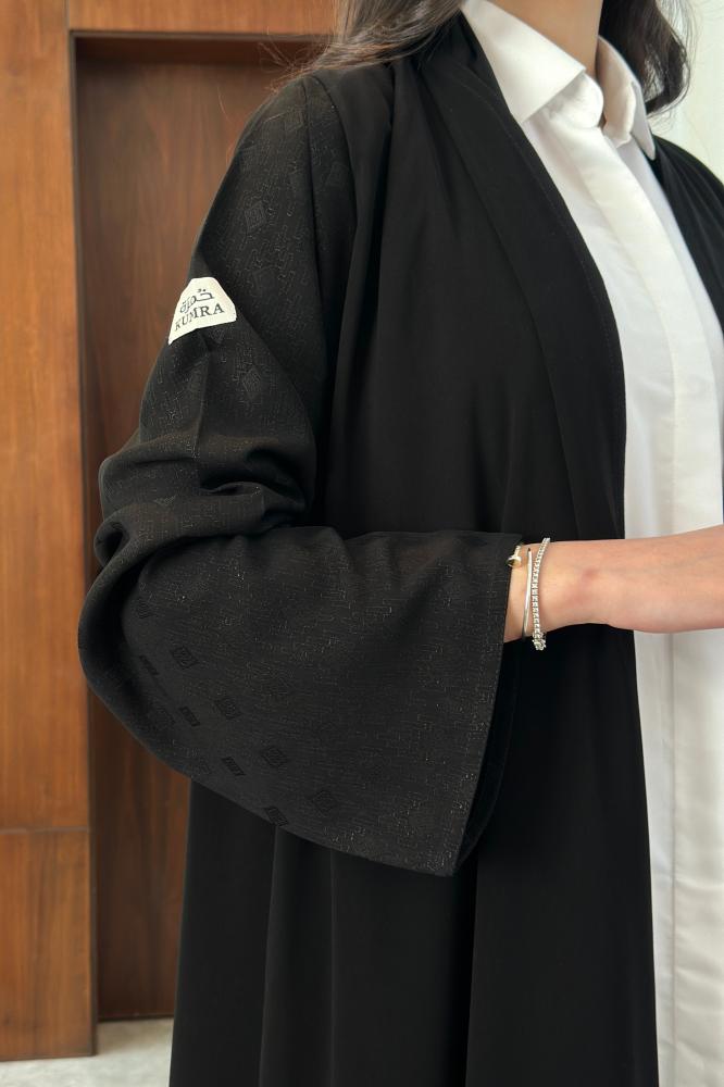 عباية كريب مع أكمام جاكار لمعة خفيفه