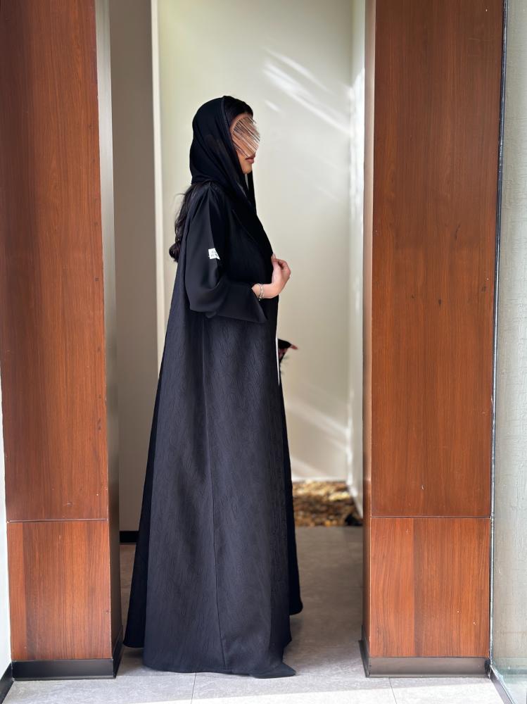 عباية كريب جاكار اسود بنقش