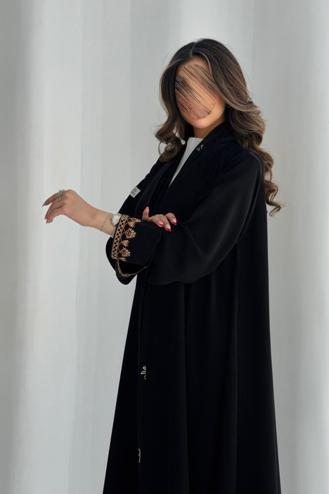 عباية كريب ملكي اكمام وطرحة تطريز