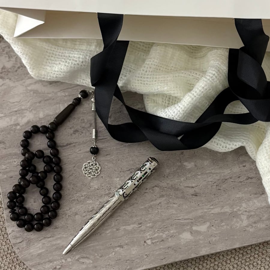 قلم وسبحه