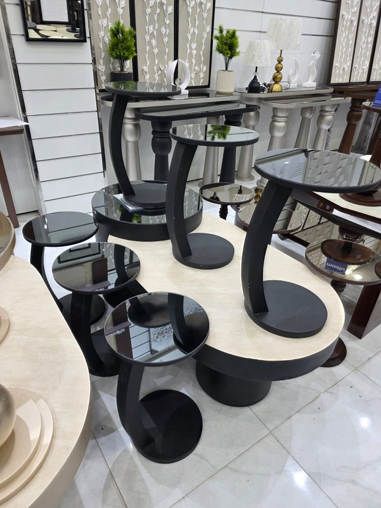 طاولات كبيره مع 6 خدمات