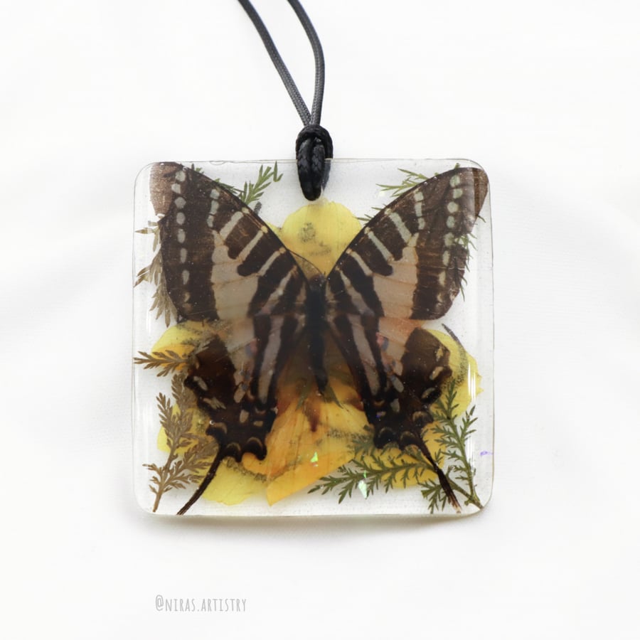 Car decoration, butterfly, yellow roses