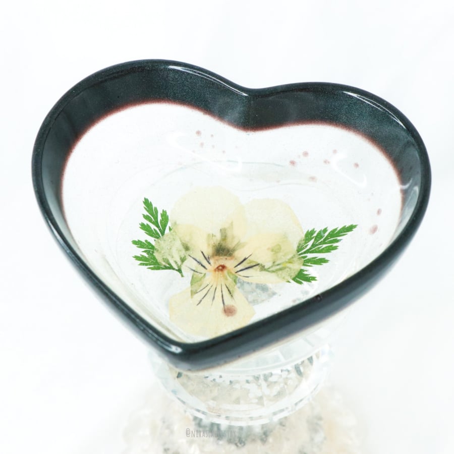 Brown heart plate