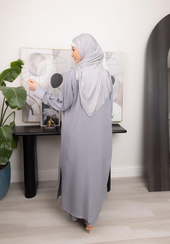 احصلي على طقم نسائي مثالي يتضمن جاكيت مفتوح وبنطلون و بلوزة كات عصرية