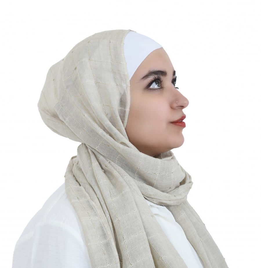 حجاب كتان مرسوم مربعات من بلاك وينج
