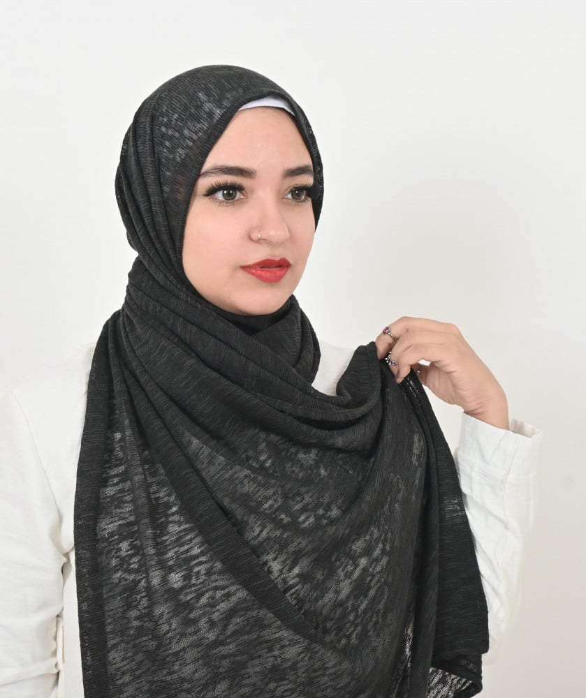 حجاب لينين من بلاك وينج الأناقة في أبسط صورها