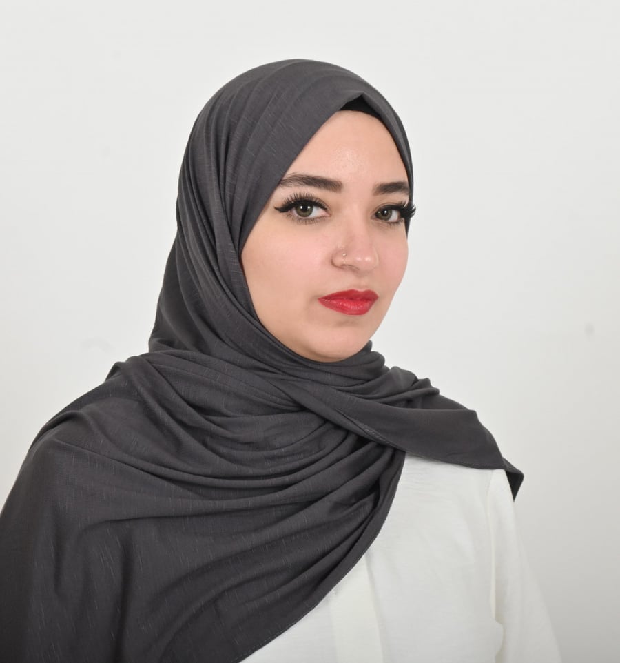 حجاب قطن منمش من بلاك وينج - أناقة كاملة