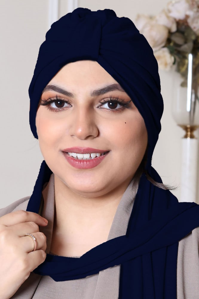 توربان بعقدة مع سكارف  جمال الكحلي وأناقة بلاك وينج