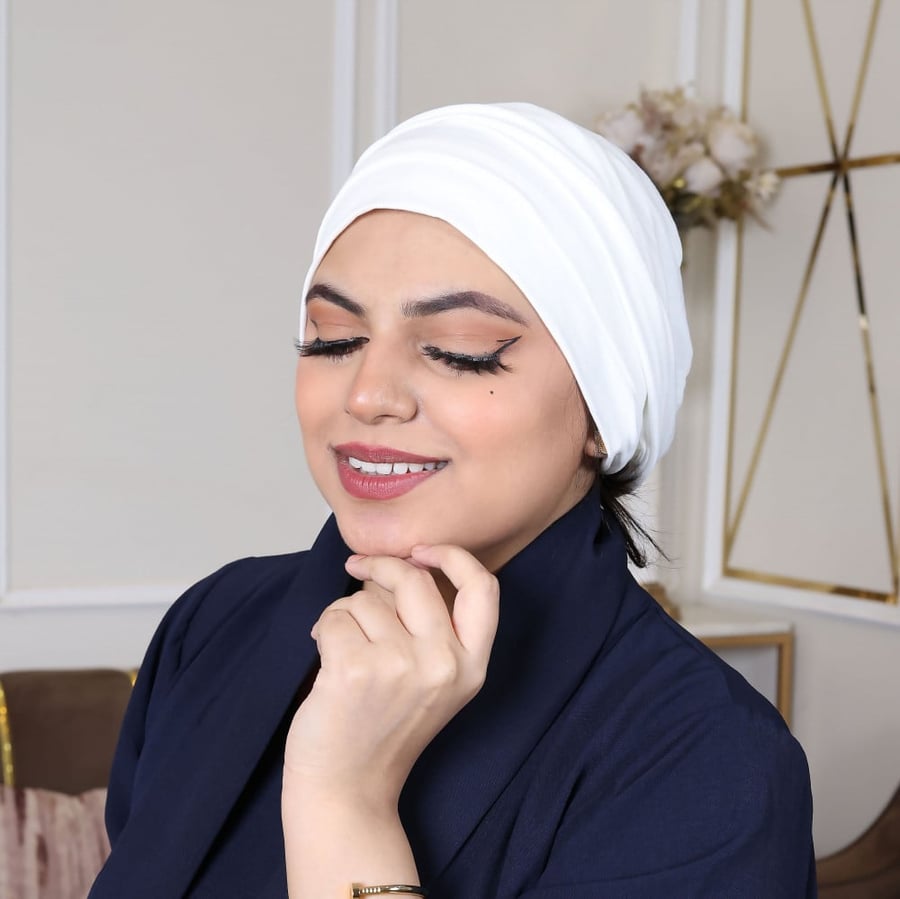 توربان قطعتين بإغلاق لصق من بلاك وينج  الأناقة المريحة بلون الأوف وايت