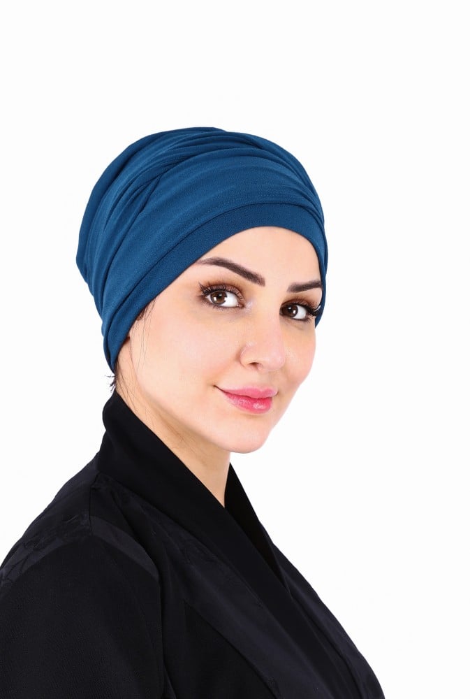 توربان آسيا مع سكارف متعدد الثنيات لون بترولي من بلاك وينج