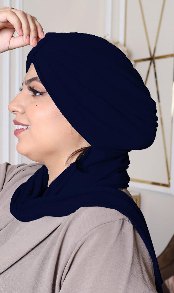 توربان بعقدة مع سكارف  جمال الكحلي وأناقة بلاك وينج