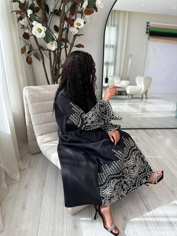 عبايه مناسبات كلوش مع بطانه