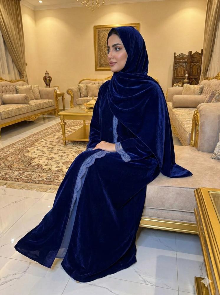 عباية مخمل بأطراف دانتيل