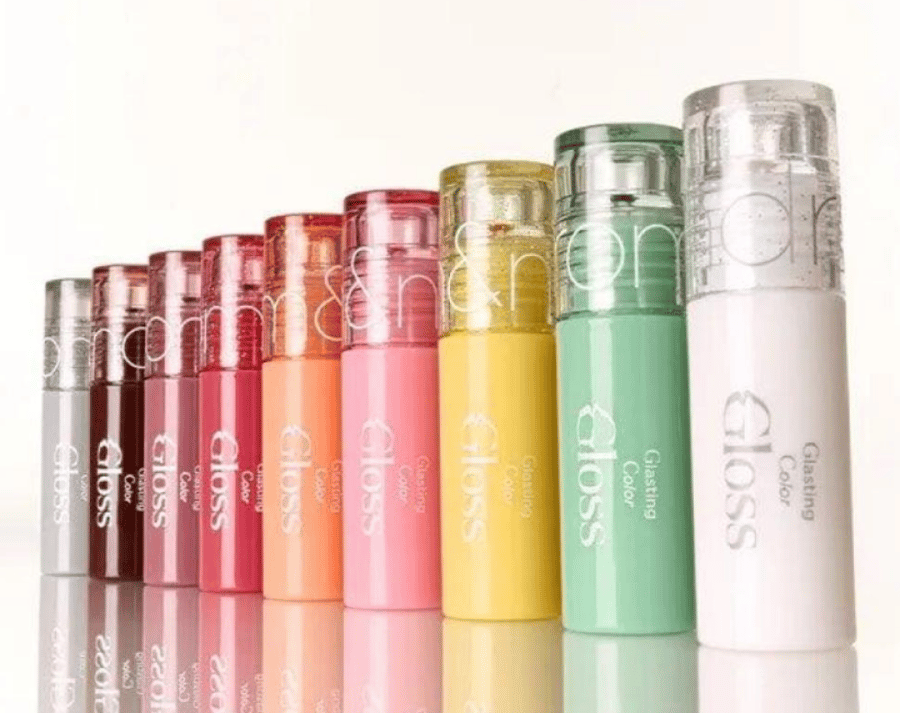 Lip gloss Glossing Color from Romand – Black Sesame Tteok S18 | Mini size and attractive shine
