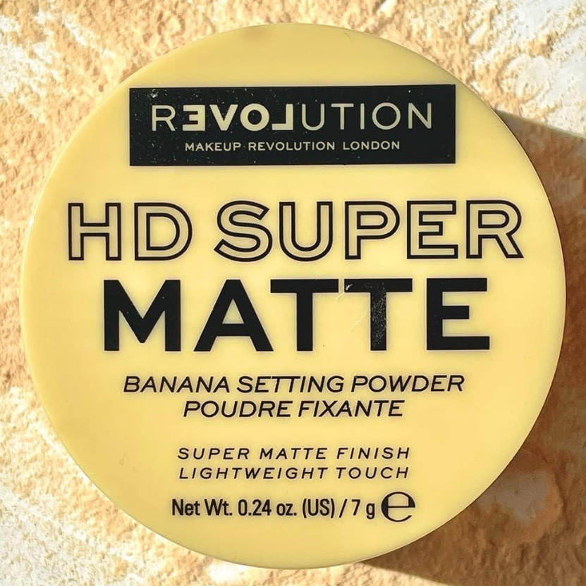 بودرة Relove HD Super Matte Banana لتثبيت المكياج وتقليل اللمعان