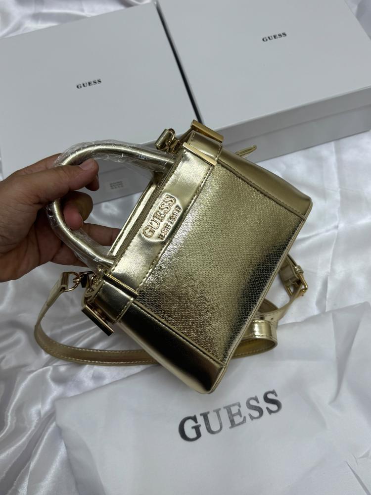 GUESS  _High Quality