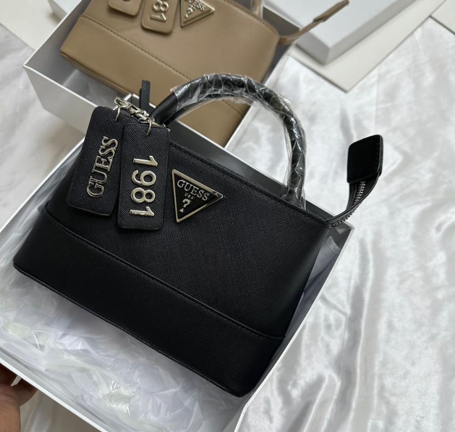GUESS  _High Quality