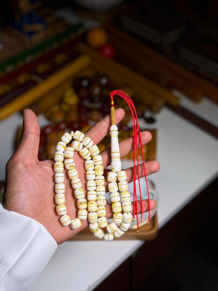 مسباح مستكة شبيه الكهرمان