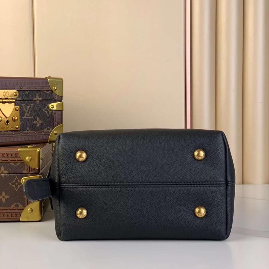 لوي فيتون Low Key Hobo مقاس 24cm