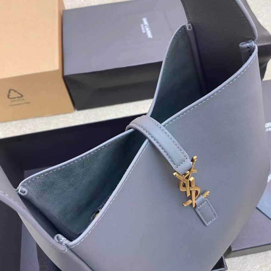 Saint Laurent HOBO size 22cm