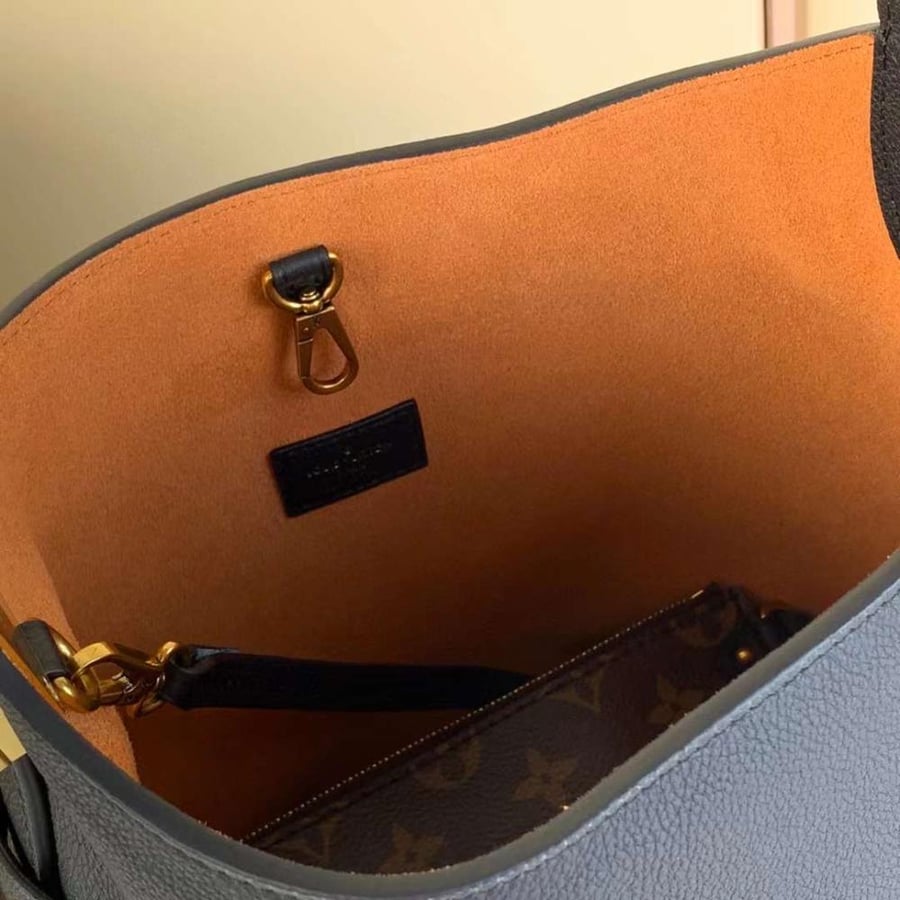 لوي فيتون Low Key Hobo مقاس 24cm