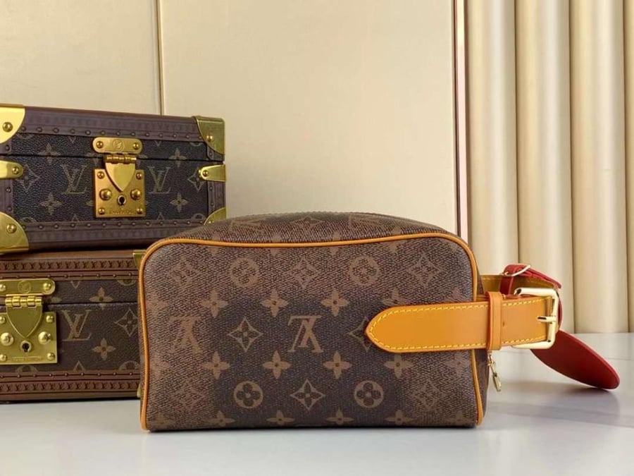 لوي فيتون محافظ Dopp Kit مقاس 28cm