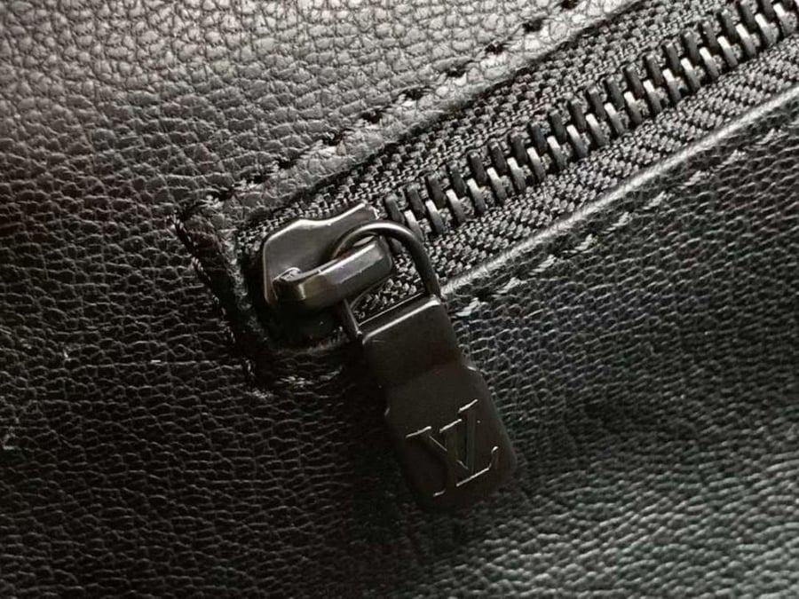 لوي فيتون محافظ Dopp Kit مقاس 28cm
