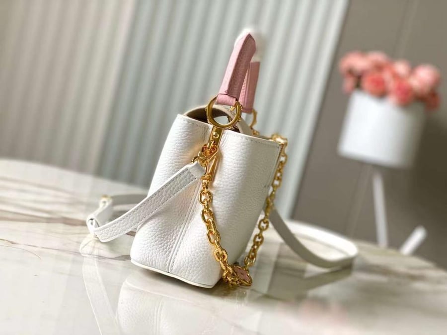 LOUIS VUITTON Capucines Size21cm