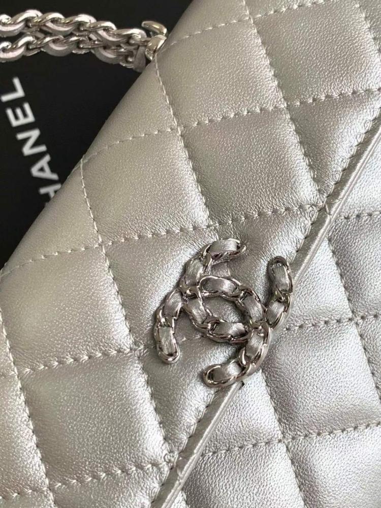 Chanel flap bag size 19cm