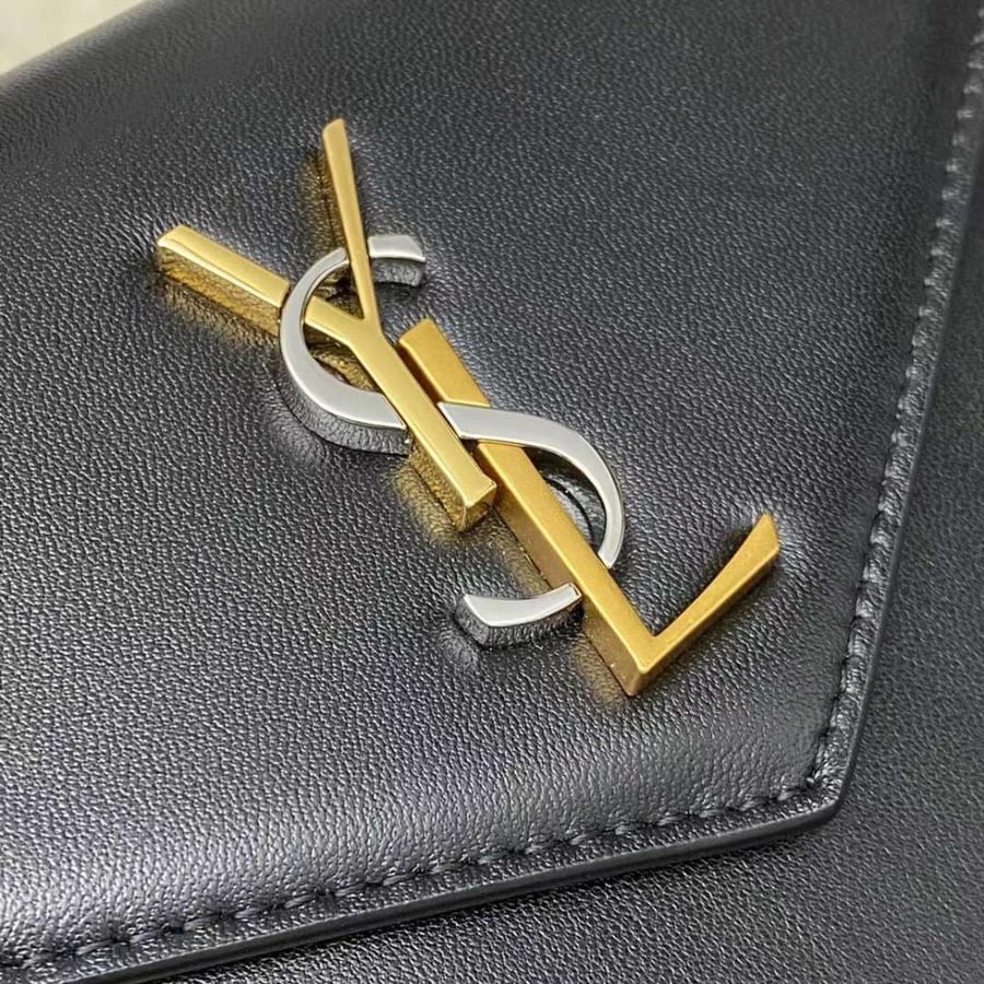 سان لوران مقاس 19