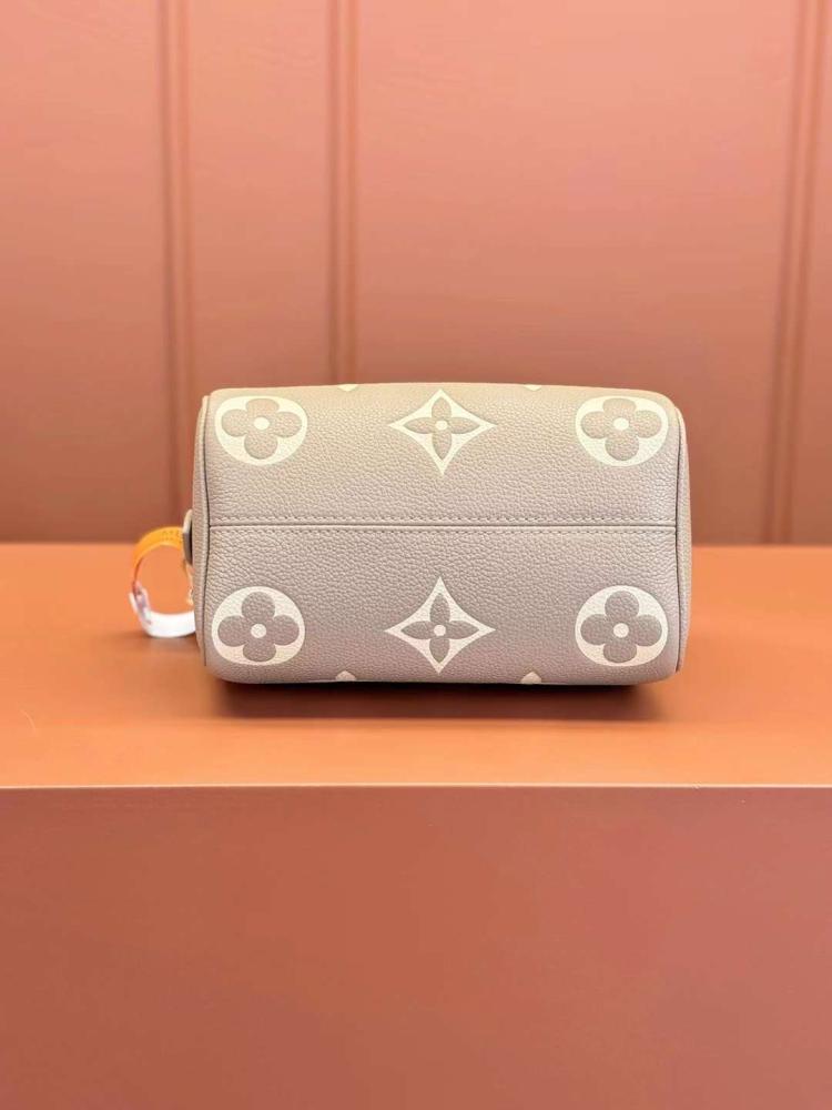 Louis Vuitton Speedy Bandouliere 20 size 20cm