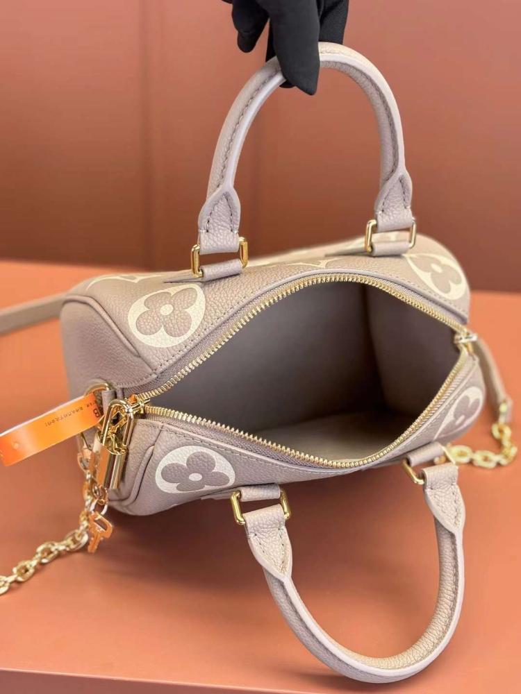Louis Vuitton Speedy Bandouliere 20 size 20cm