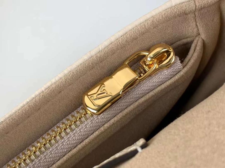 لوي فيتون Wallet On Chain Ivy مقاس cm23.5