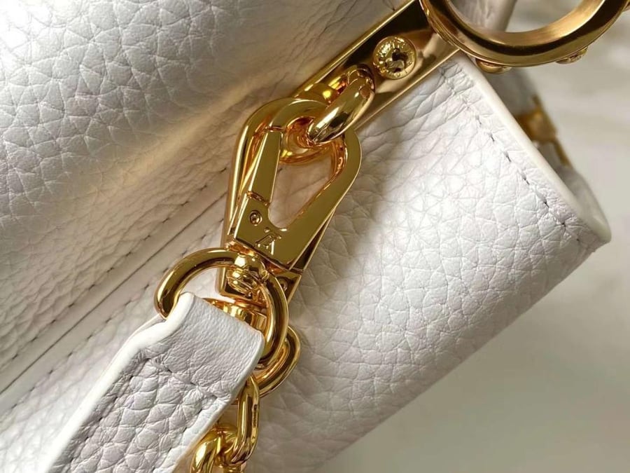 LOUIS VUITTON Capucines Size21cm