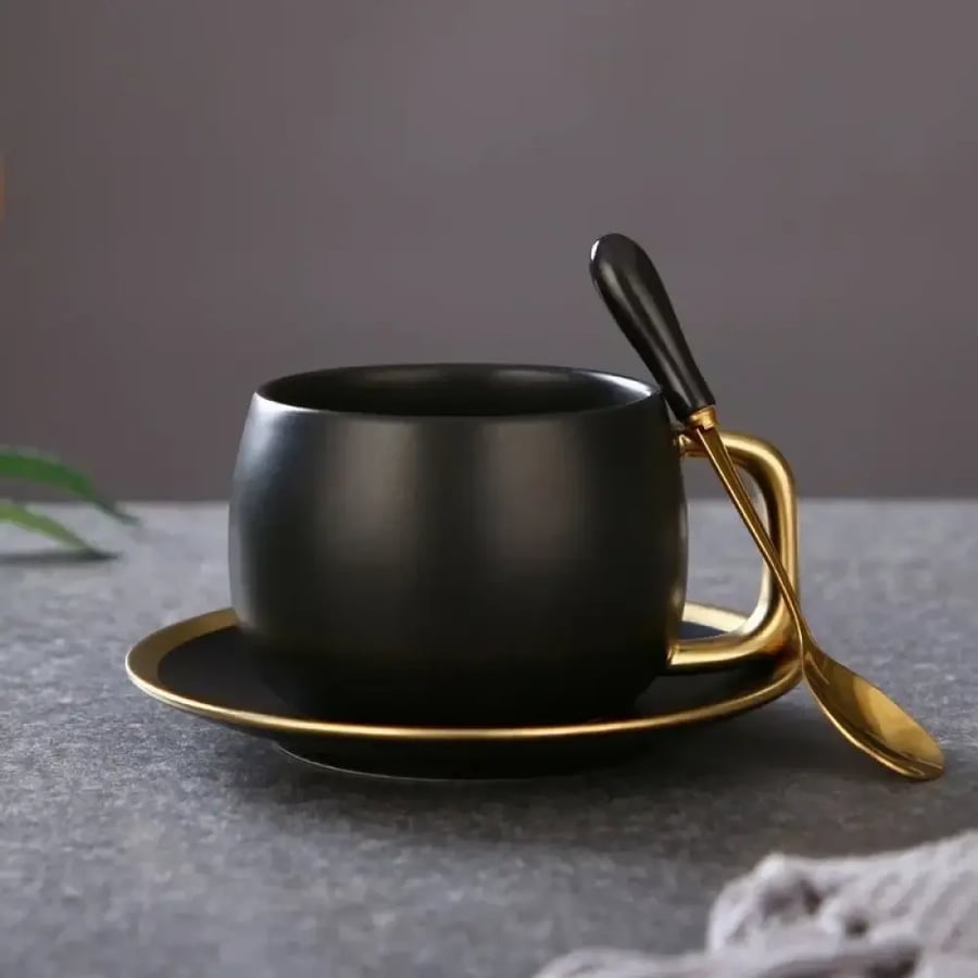 كوب سيراميك صغير متدرج مع طقم صحون