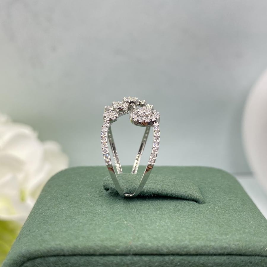 0.44ct Diamond Ring with a Modern Touch