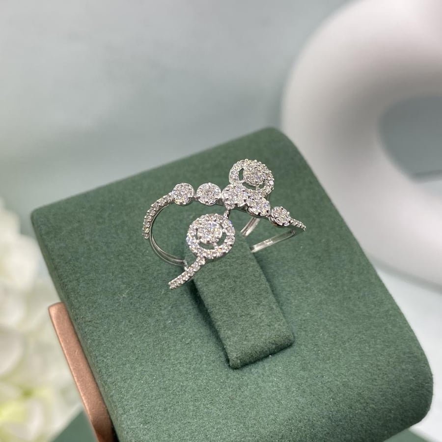0.44ct Diamond Ring with a Modern Touch