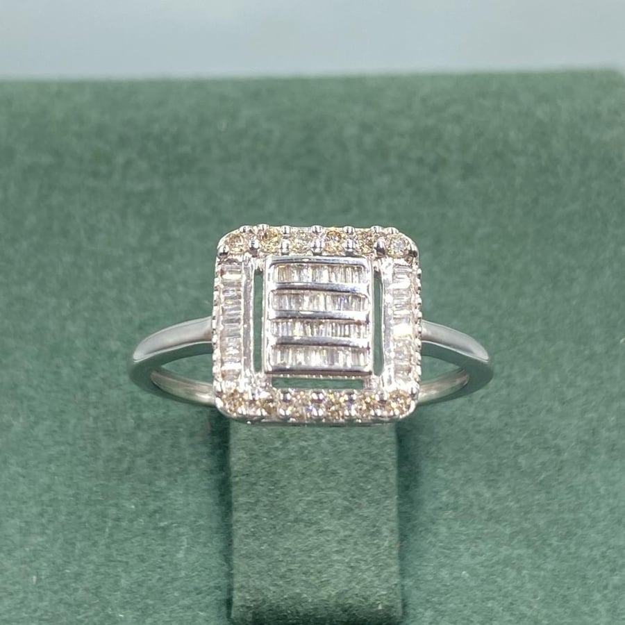 Modern 0.30ct Diamond Ring