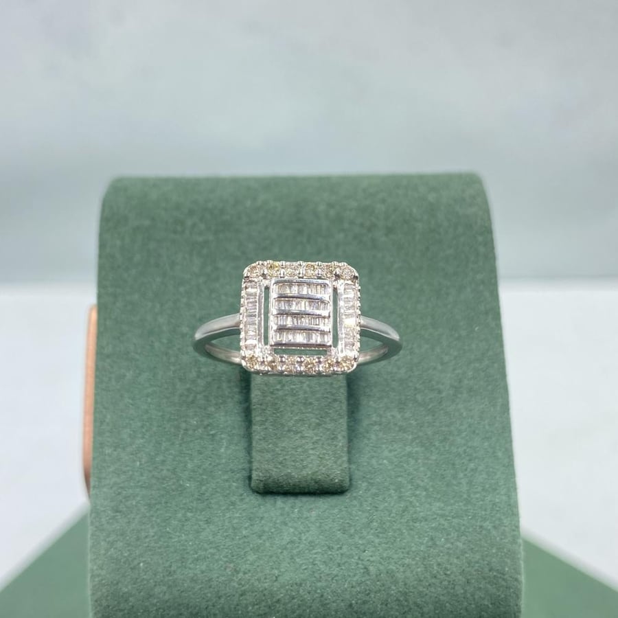 Modern 0.30ct Diamond Ring