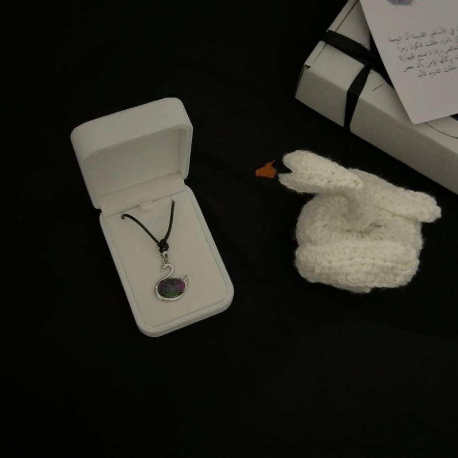 قلادة swan وبجع كروشيه