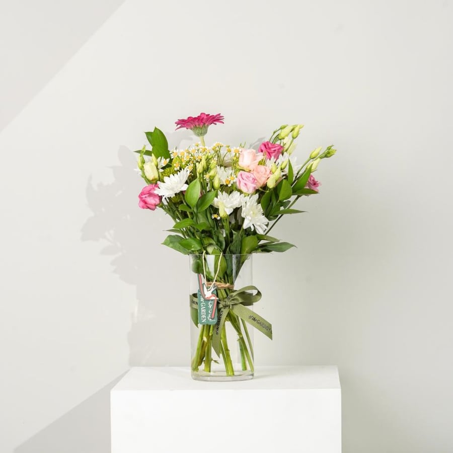 Vase of the smile of the roses