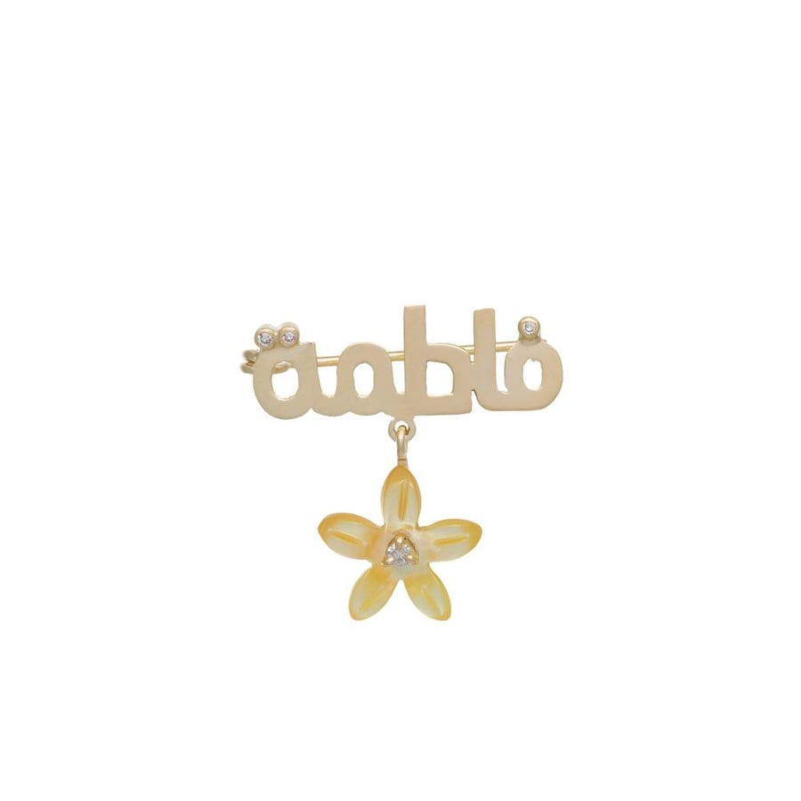 بروش بناتي بالاسم مزين بالورده