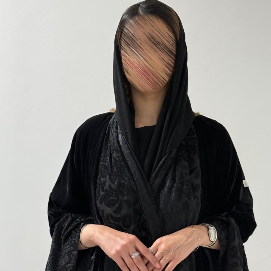 مخمل مع أكمام كسرات من المخمل الشيفون