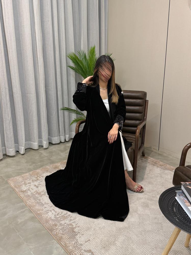 مخمل اسود مع اسواره مخمل شيفون