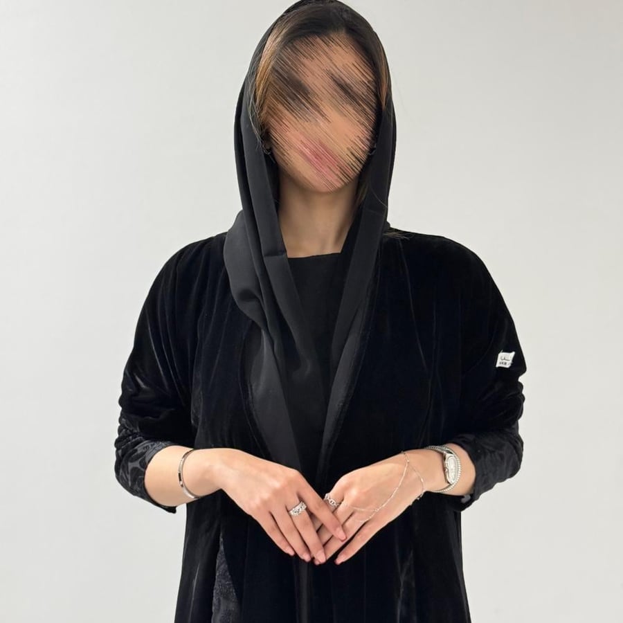 مخمل اسود مع كسرات مخمل شيفون