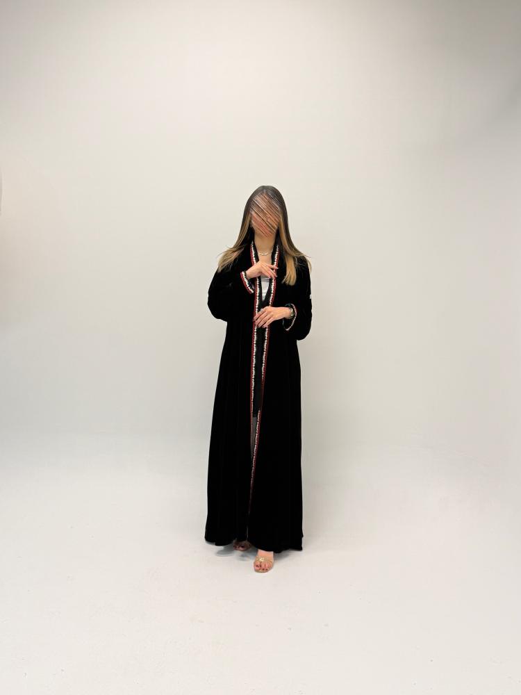 مخمل اسود مع تحديد احمر